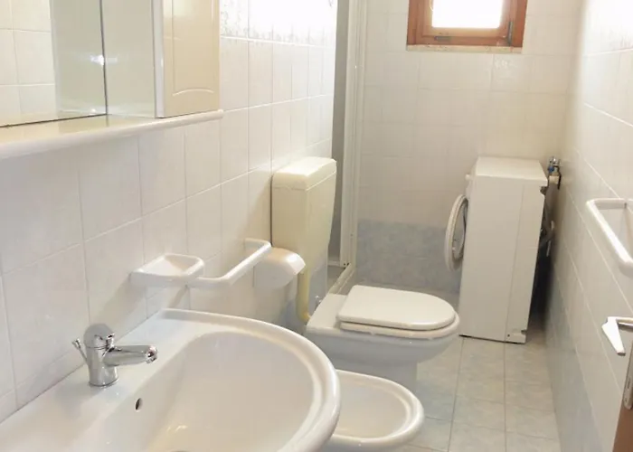 Bright Flat Close To The דירה